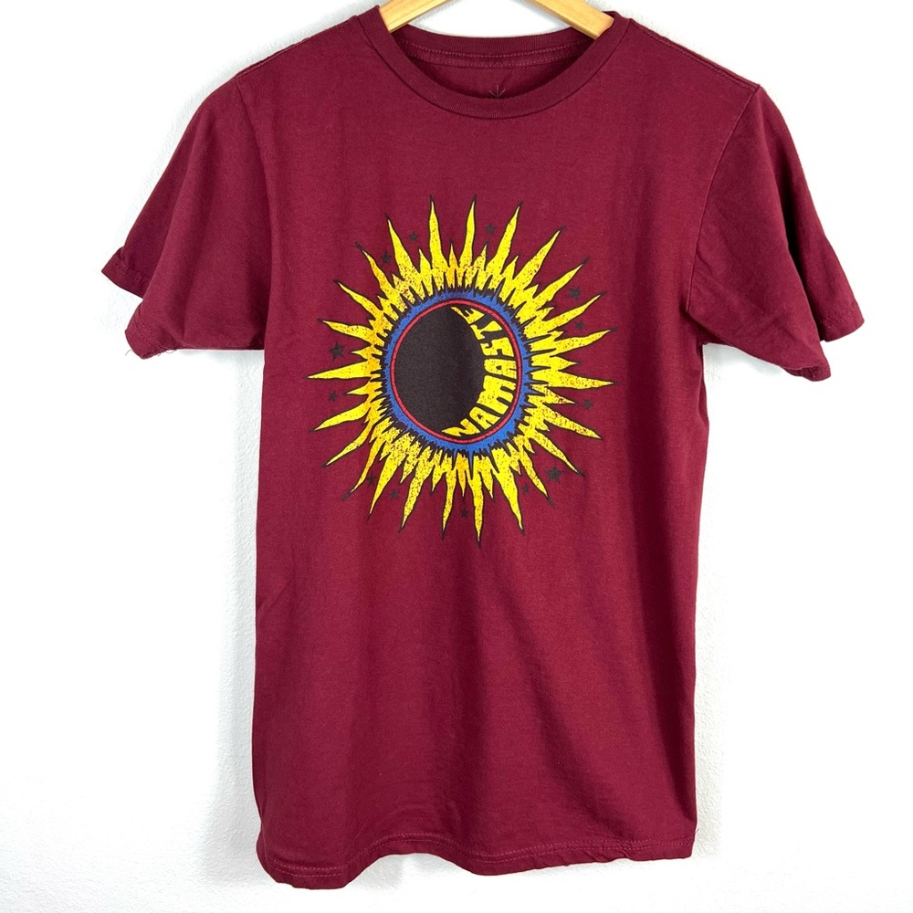 Life Clothing Co. Namaste Tee Red Short Sleeve Sun Yoga Top Size Medium
